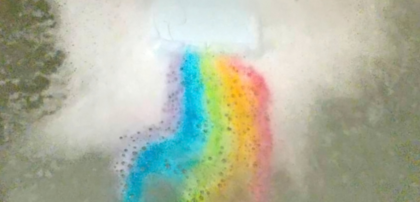 Rainbomb（虹色の入浴剤）